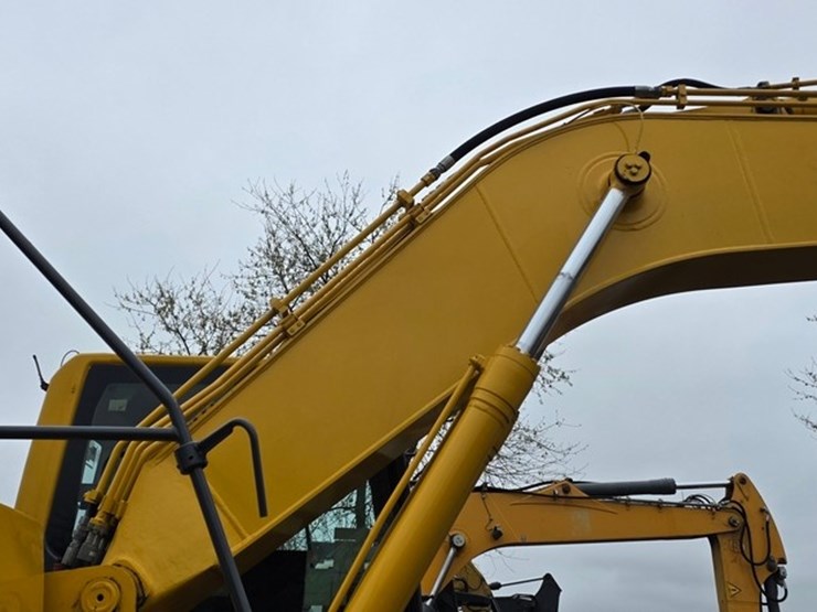 2012-komatsu-pc200-lc-8-image-16