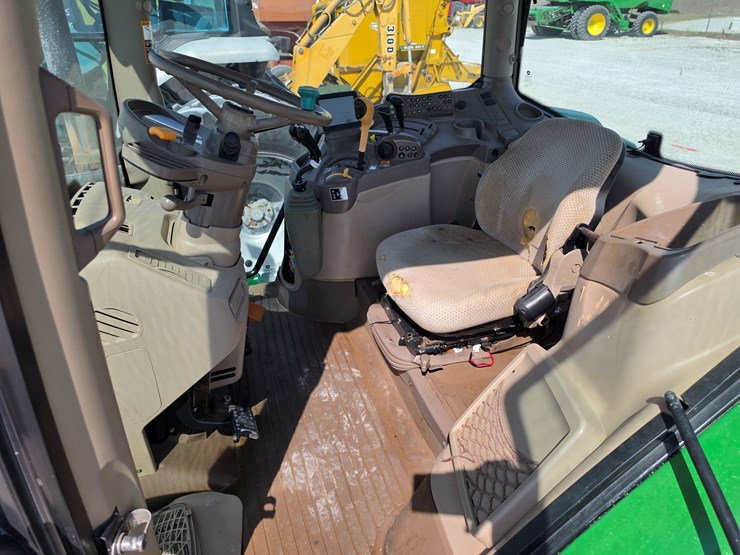 2016-john-deere-6110r-image-10