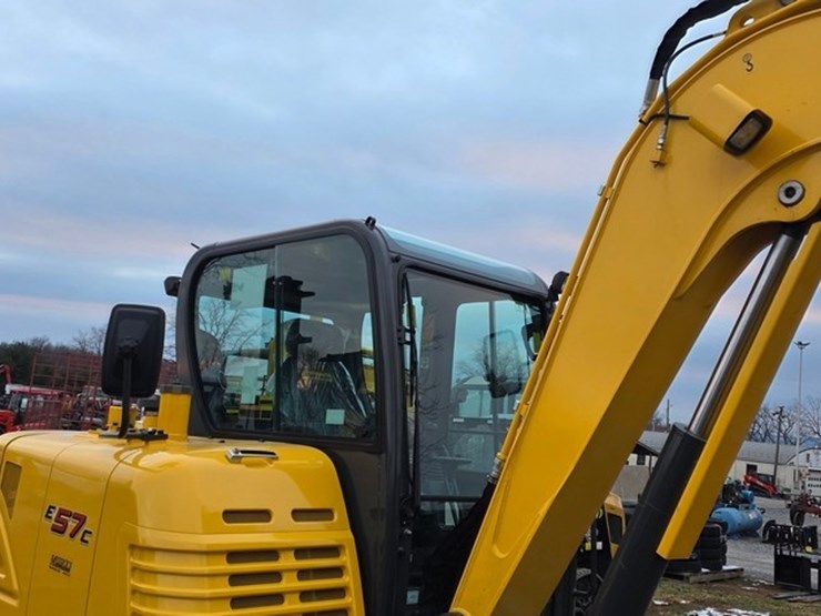 2020-new-holland-e57c-image-13