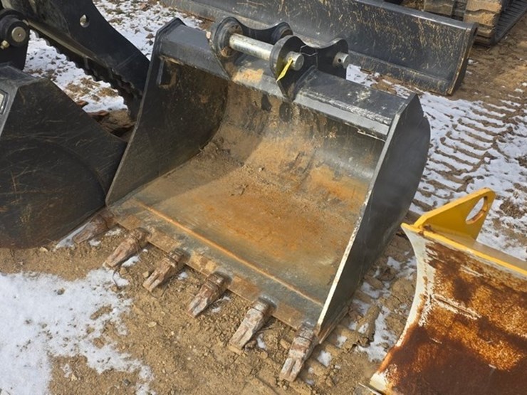 2020-new-holland-e57c-image-90