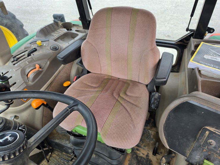 2014-john-deere-6140d-image-11