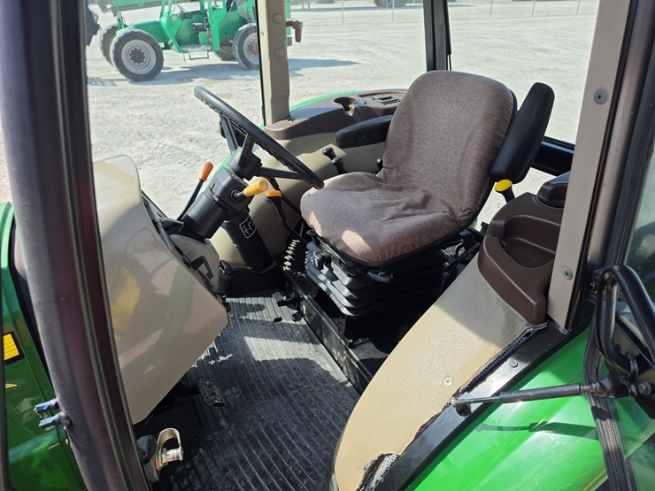 2009-john-deere-5101e-image-18