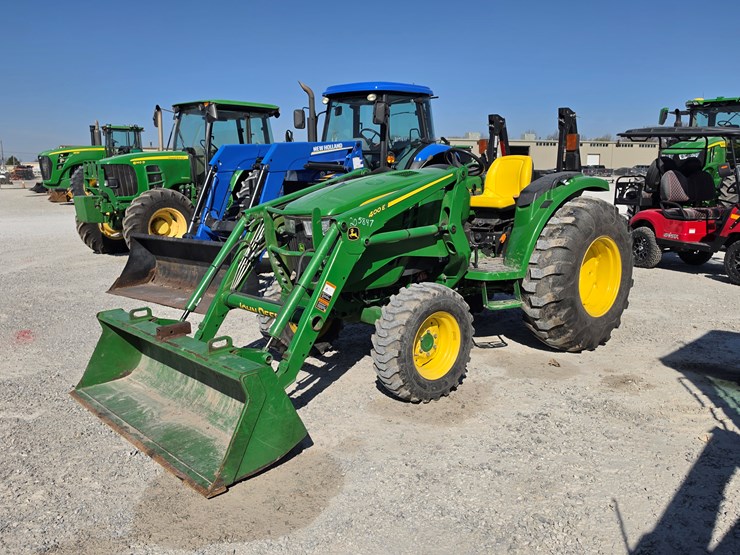 2018-john-deere-4052m-image-1