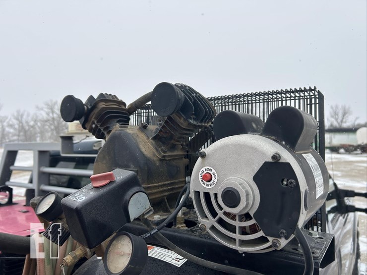 2016-ford-f350-xlt-image-35