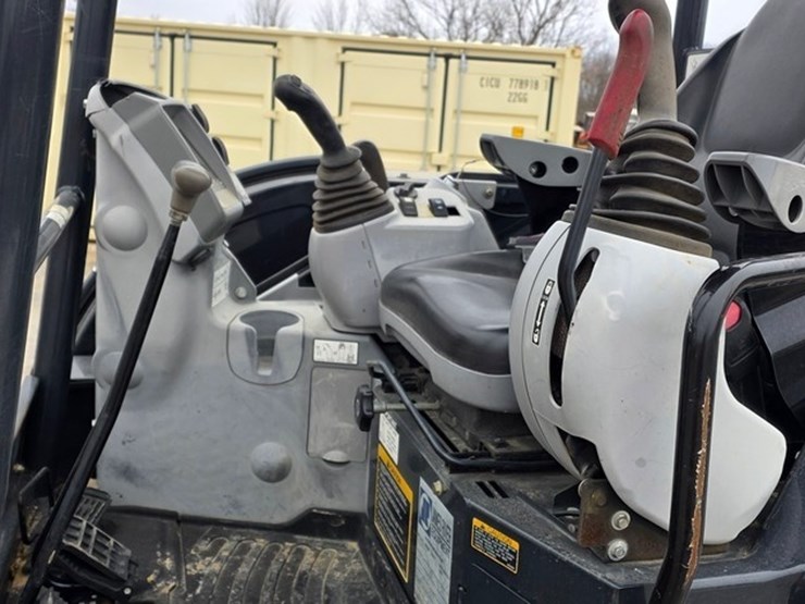 2019-deere-50g-image-55