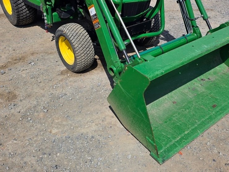 2014-john-deere-1025r-image-6