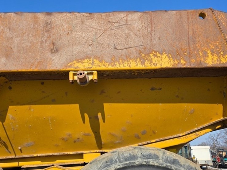 2014-caterpillar-740b-image-27