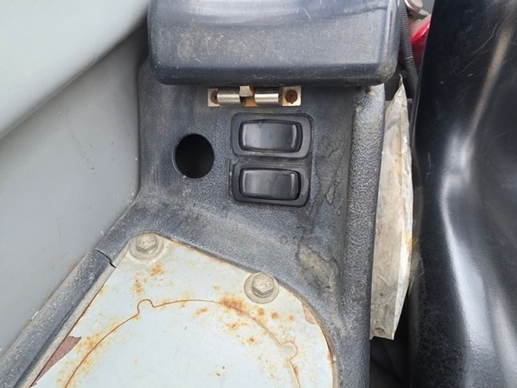 2011-genie-gth844-image-47