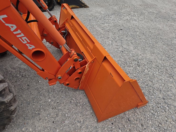 2014-kubota-m6060-image-22