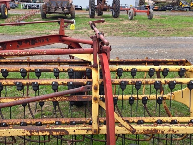 new-holland-258-image-13