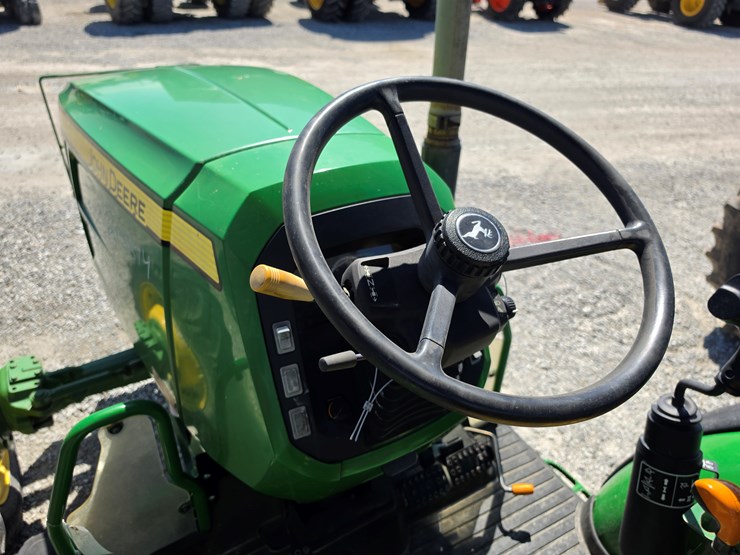 2014-john-deere-5085m-image-16