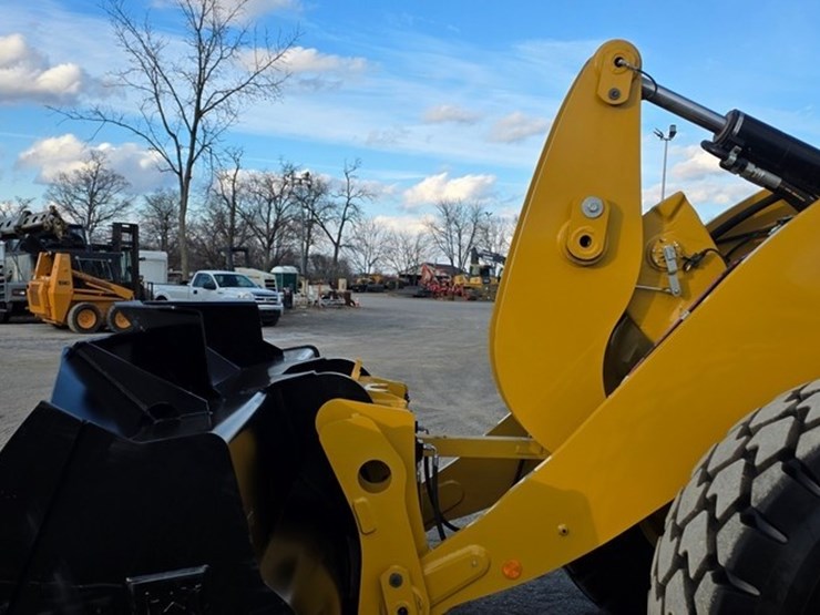 2024-caterpillar-930-image-9