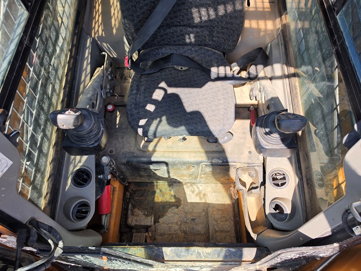 2021-case-tv450b-image-9