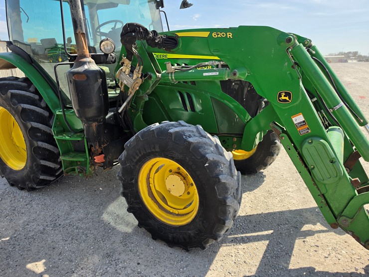 2016-john-deere-6110r-image-23