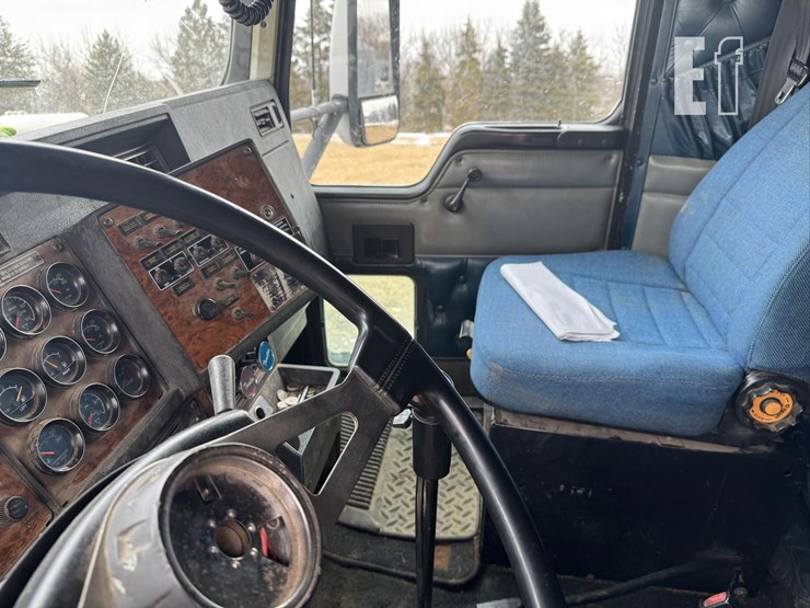 1998-kenworth-t600-image-45