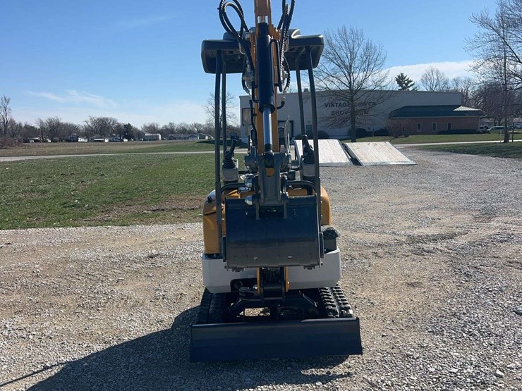 sdlanch-sdle20-mini-excavator-image-2