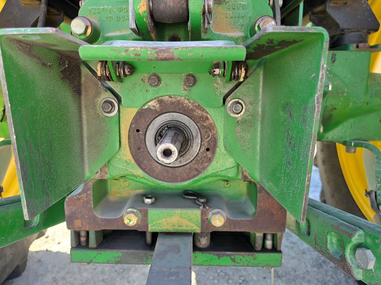 2011-john-deere-6140d-image-15