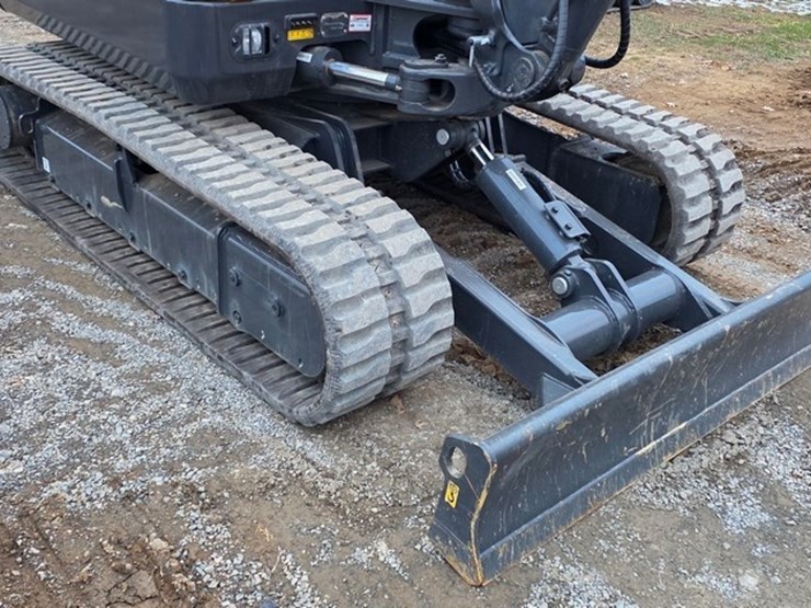 2020-new-holland-e57c-image-11