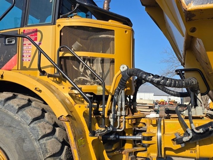 2014-caterpillar-740b-image-15