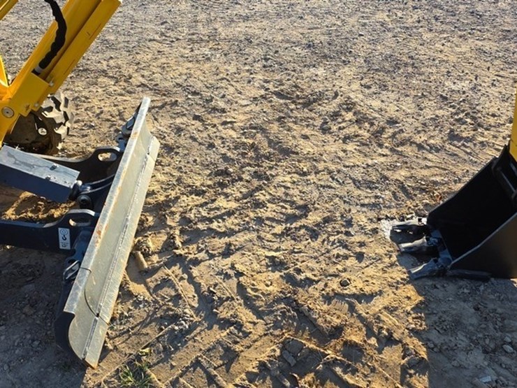 2022-kobelco-sk17sr-image-35