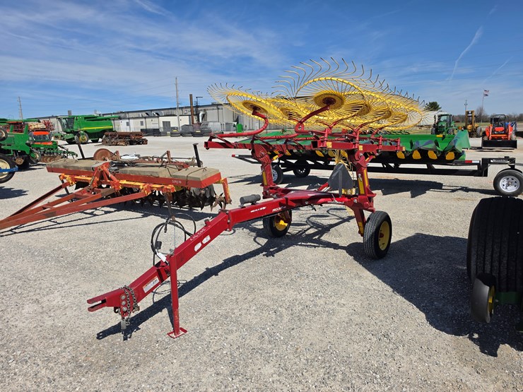 2022-new-holland-819-image-1