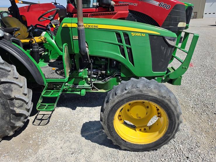 2014-john-deere-5085m-image-4