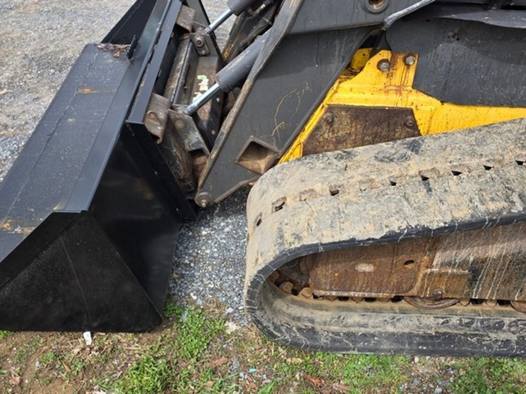 2010-new-holland-c185-image-31