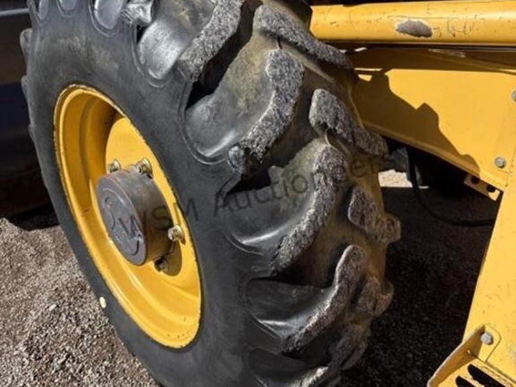 new-holland-lb115-image-12