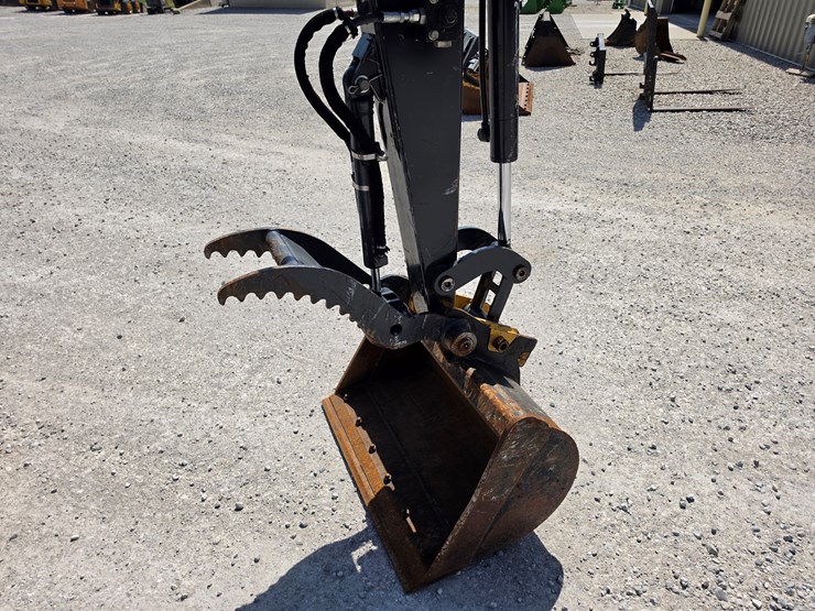 2022-deere-35g-image-24