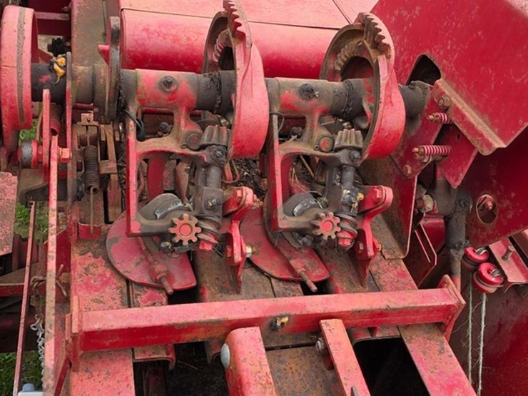 new-holland-273-image-23