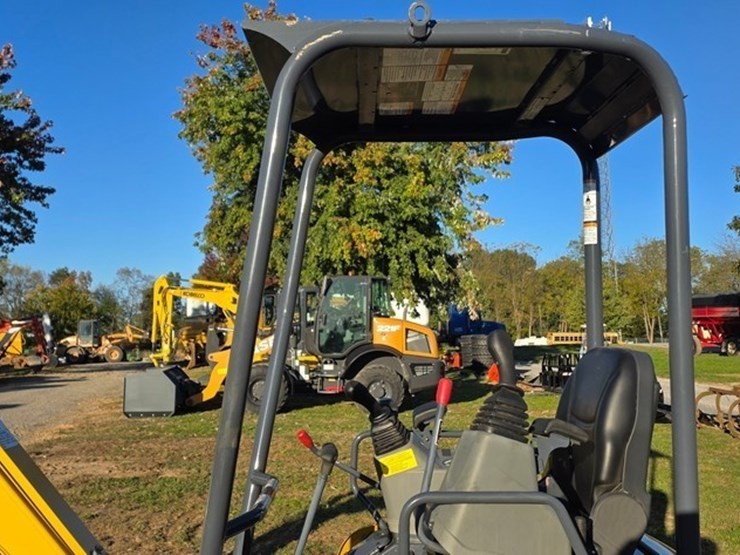 2022-kobelco-sk17sr-image-15