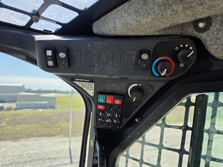 2023-deere-317g-image-11