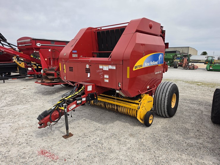 2013-new-holland-br7090-image-1