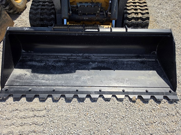 2023-deere-333g-image-3