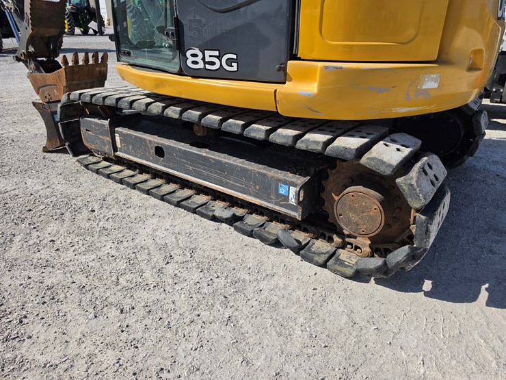 2018-deere-85g-image-13