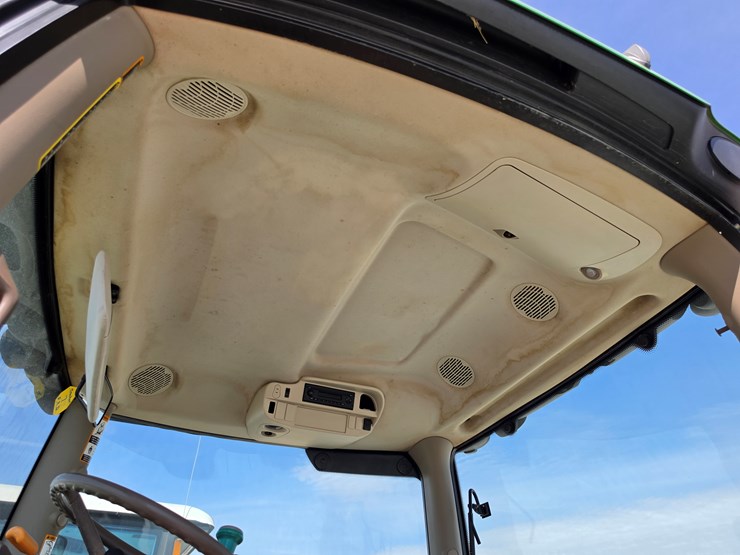 2016-john-deere-6110r-image-9