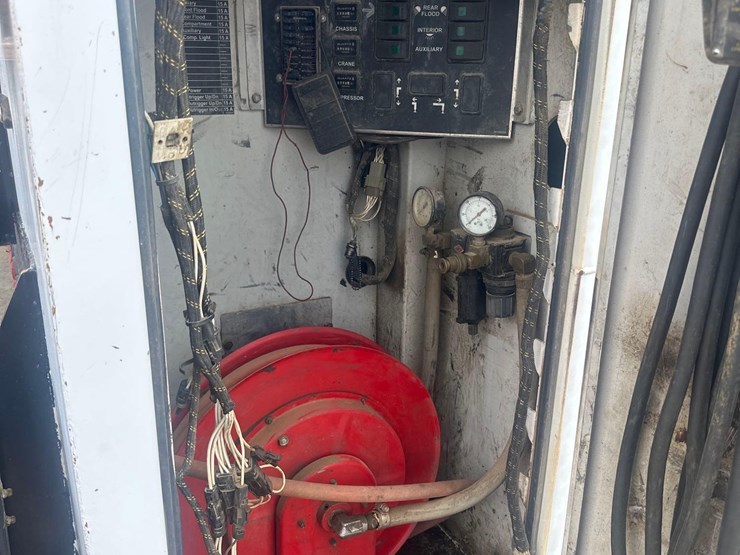 2005-ford-f650-image-16