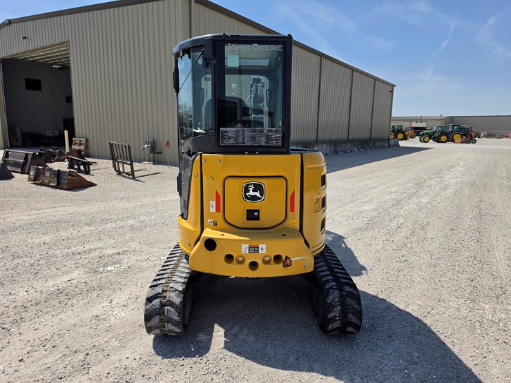 2022-deere-35g-image-16