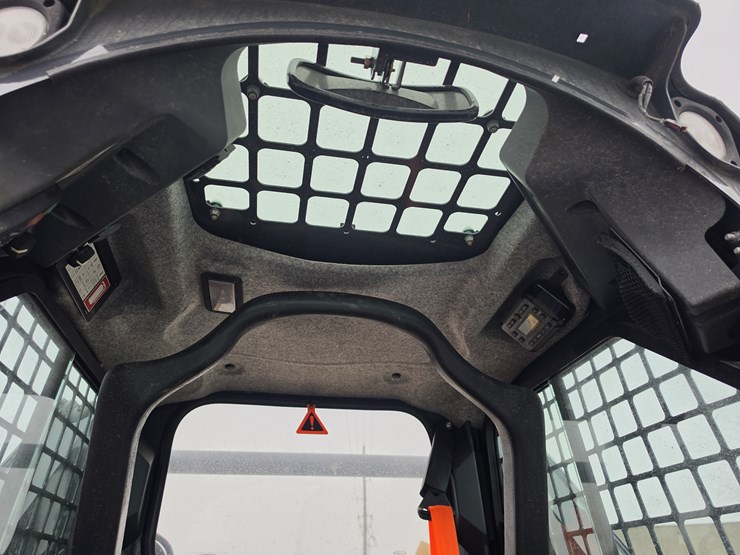 2023-deere-317g-image-8