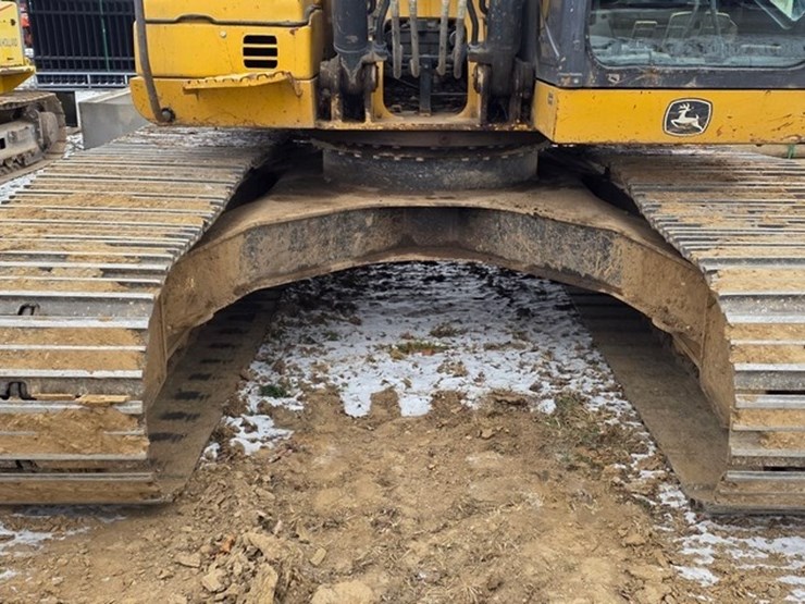 2012-deere-200d-lc-image-47