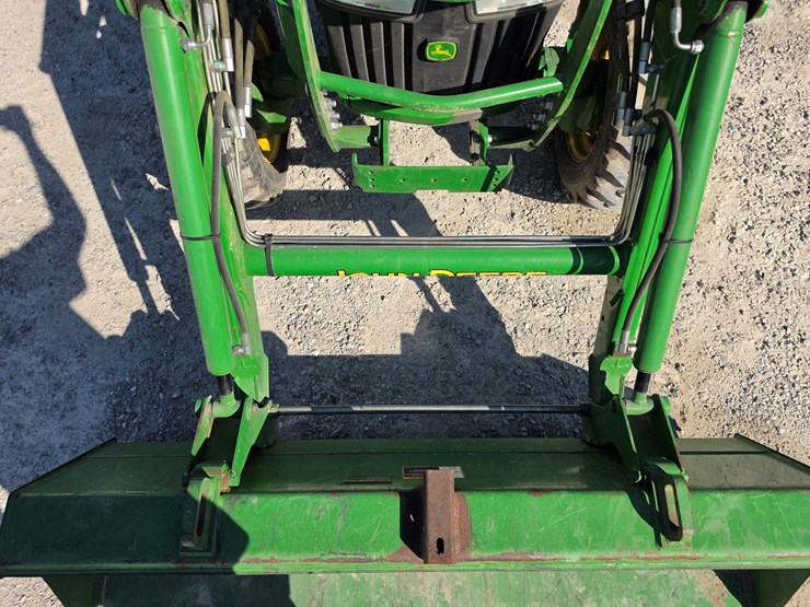 2018-john-deere-4052m-image-5