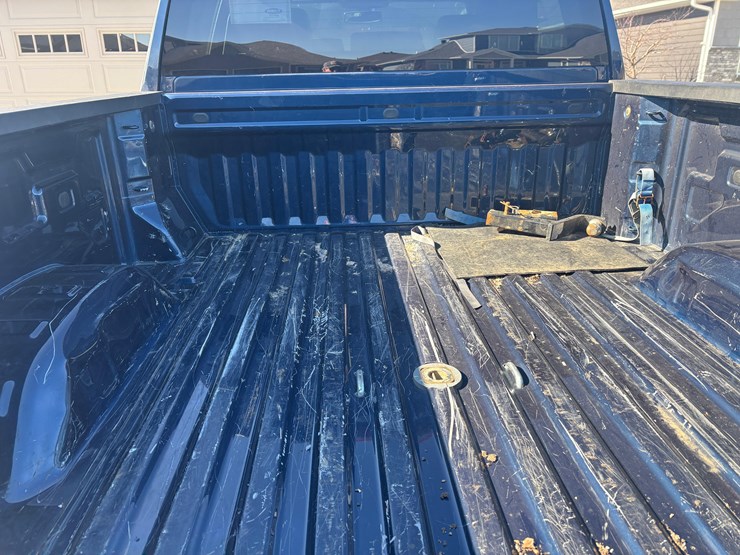 2023-chevrolet-z71-pickup-image-9