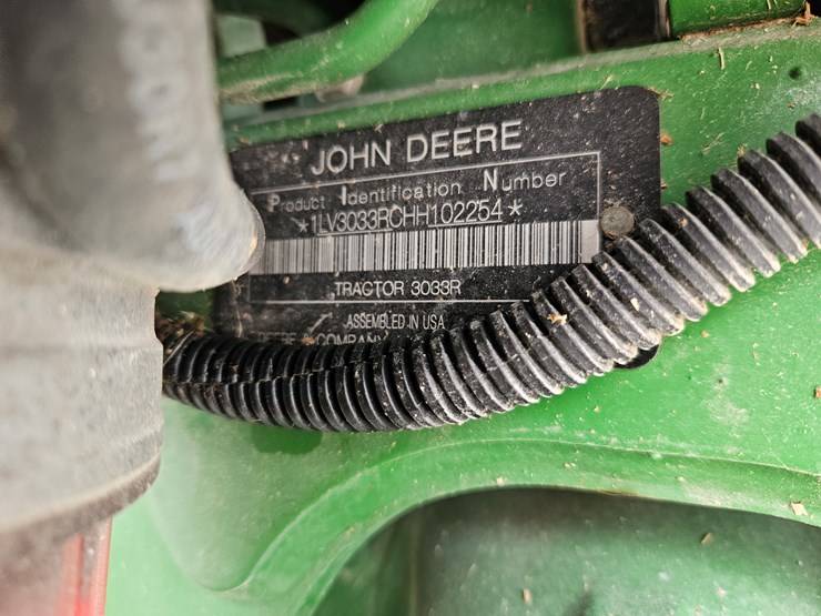 2017-john-deere-3033r-image-15