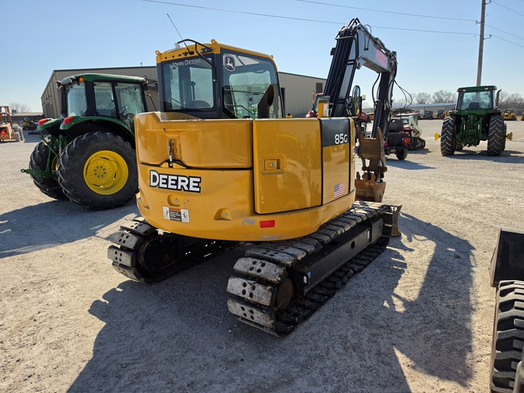 2018-deere-85g-image-18