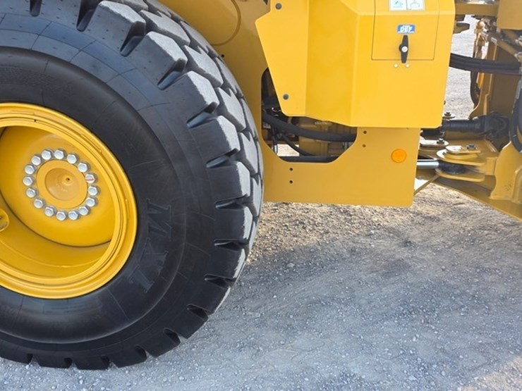 2024-caterpillar-930-image-32