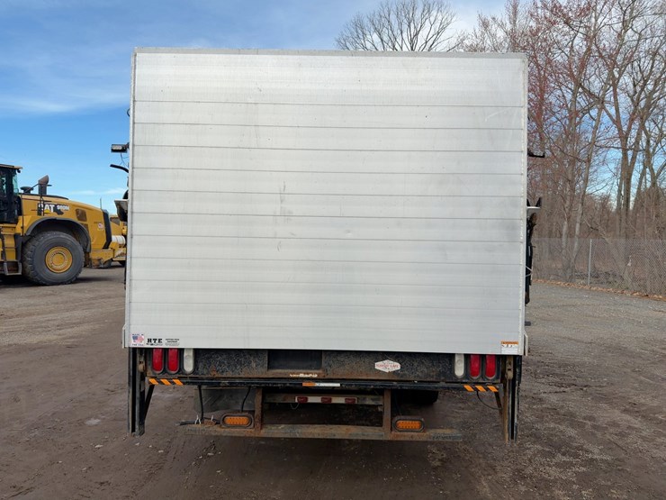 2014-mitsubishi-fuso-fe160-image-4