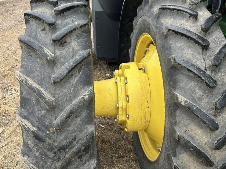 2014-john-deere-8320r-image-24