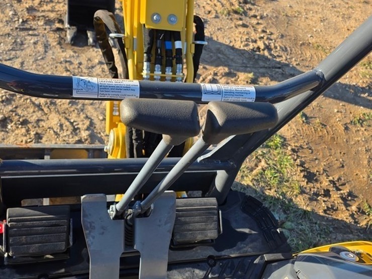 2022-kobelco-sk17sr-image-48