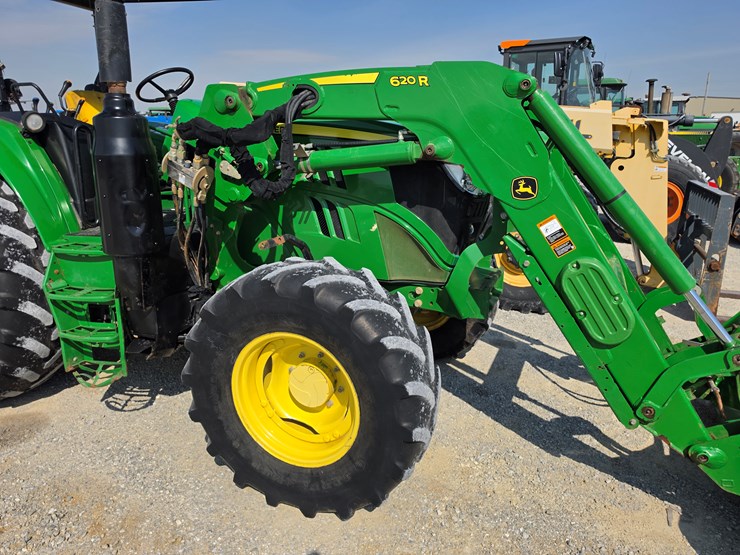 2017-john-deere-6110m-image-7