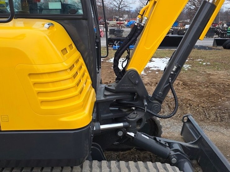 2020-new-holland-e57c-image-15